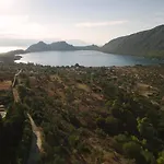 Ourdreamhouses Hereou Loutraki בית הארחה
