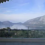 Ourdreamhouses Hereou Loutraki בית הארחה
