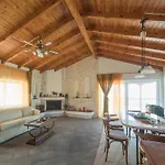 Ourdreamhouses Hereou Loutraki אגם ווליאגמני