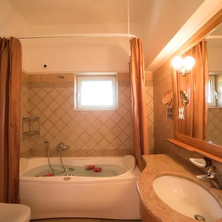 Ourdreamhouses Hereou Loutraki Гостевой дом 4*