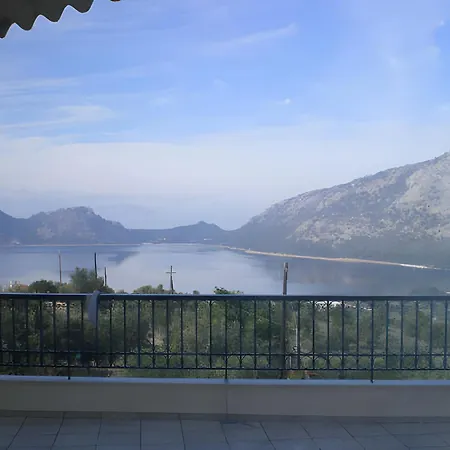 Ourdreamhouses Hereou Loutraki Guest house