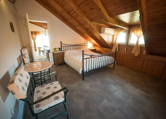 ゲストハウス Ourdreamhouses Hereou Loutraki ブリアグメニ湖